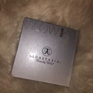 Anastasia Glow kit